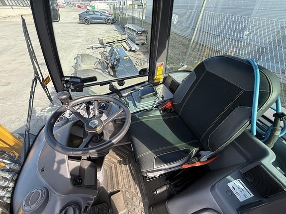 Volvo JL25H 10 of 16