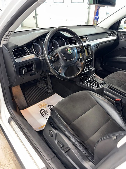 Skoda Superb 2 of 5