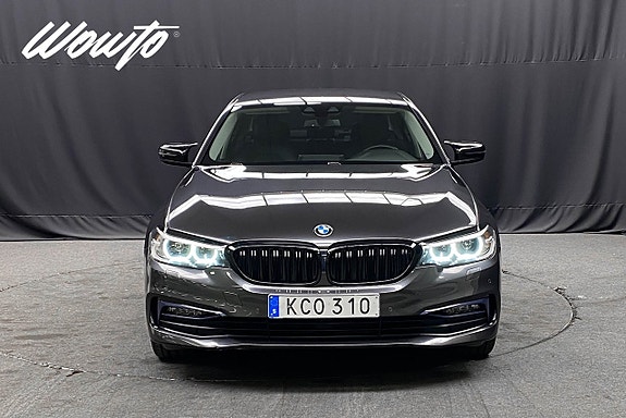 BMW 520 2 of 5