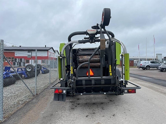 CLAAS Rollant 455 Uniwrap 4 of 7