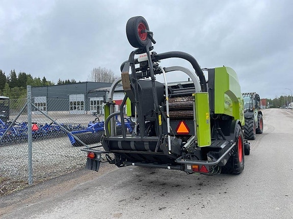 CLAAS Rollant 455 Uniwrap 3 of 7