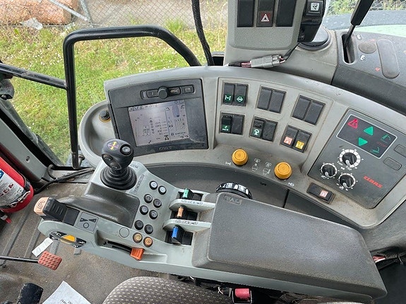 CLAAS Axion 820 Cmatic GPS-förberedd JD 10 of 13