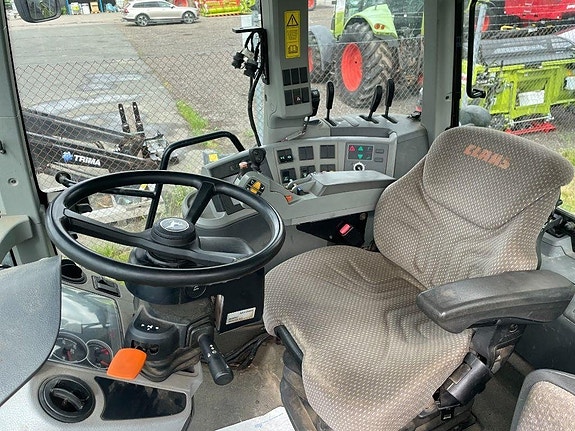 CLAAS Axion 820 Cmatic GPS-förberedd JD 9 of 13