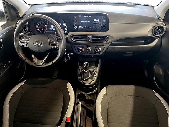 Hyundai i10 6 of 17