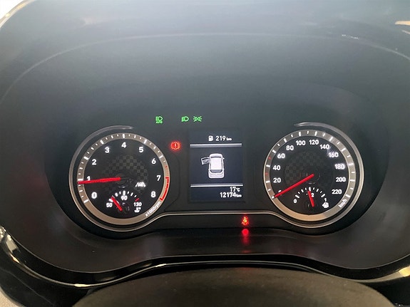 Hyundai i10 9 of 17