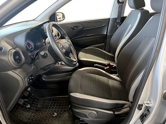 Hyundai i10 4 of 17