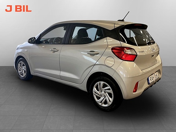 Hyundai i10 3 of 17