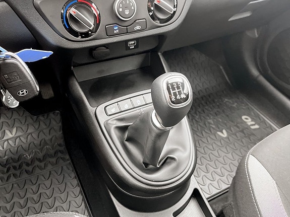 Hyundai i10 12 of 17