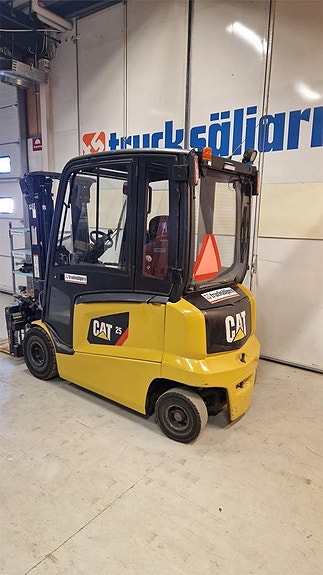 CAT Lift Trucks EP25N 2 of 10