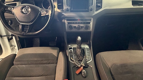 Volkswagen Golf Sportsvan 8 of 16