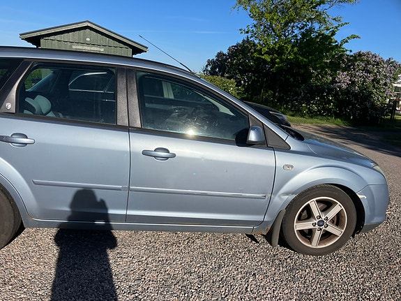 Ford Focus 2 of 4