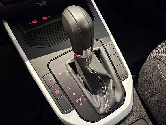 Seat Arona 21 of 24