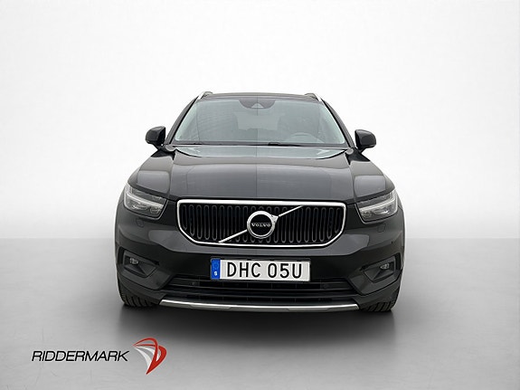 Volvo XC40 2 of 5