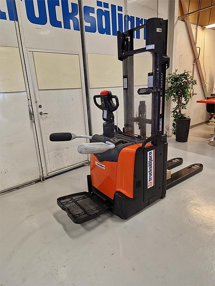 Toyota SPE120L 3 of 7