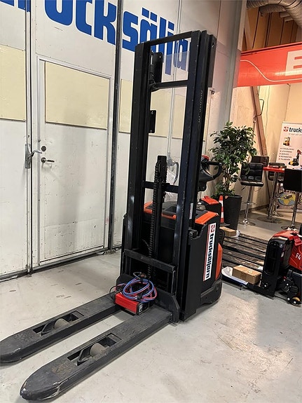 Toyota SWE120 3 of 9