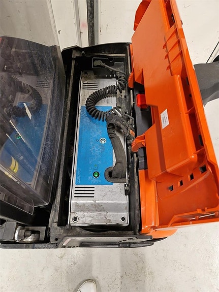 Toyota SWE120L 7 of 9