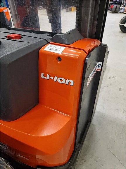 Toyota SWE120L 4 of 9