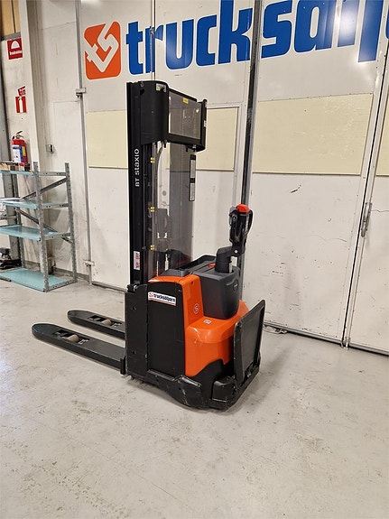 Toyota SWE120L 2 of 9
