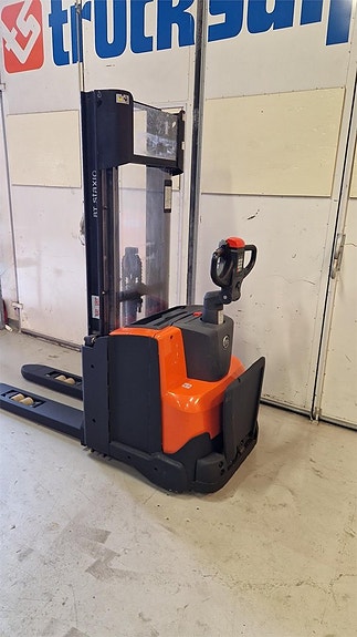Toyota SWE140L 2 of 6