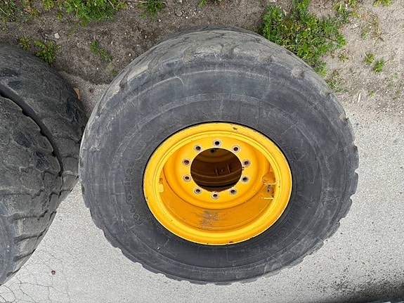 4 st 600 breda däck med fälg till Volvo L60H 3 of 4