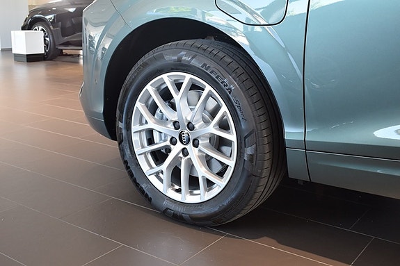 Audi Q3 3 of 5