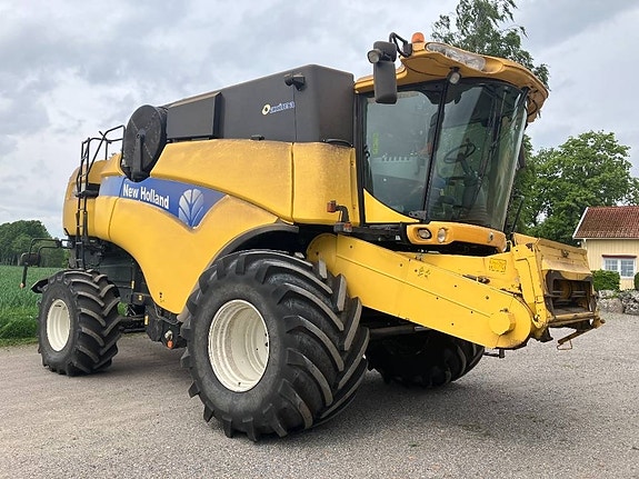New Holland CX 8060 2 of 5