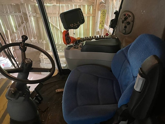 New Holland CX 8060 5 of 5