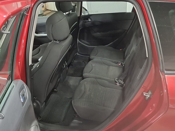 Peugeot 308 SW 9 of 13