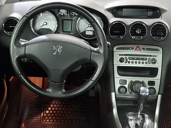 Peugeot 308 SW 12 of 13
