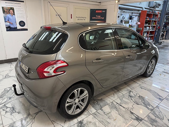 Peugeot 208 5 of 11