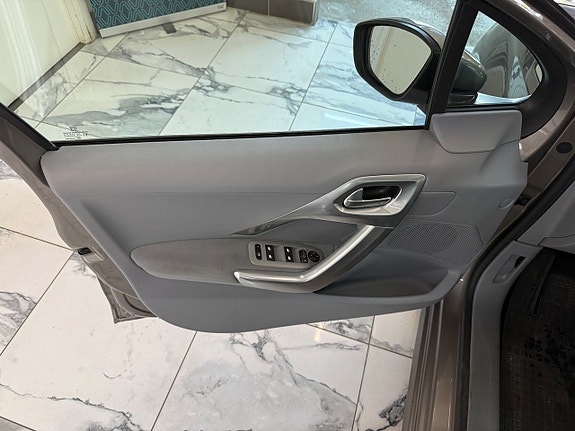 Peugeot 208 6 of 11