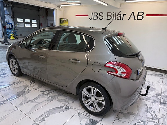 Peugeot 208 4 of 11