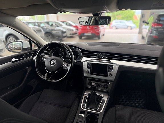 Volkswagen Passat 10 of 24