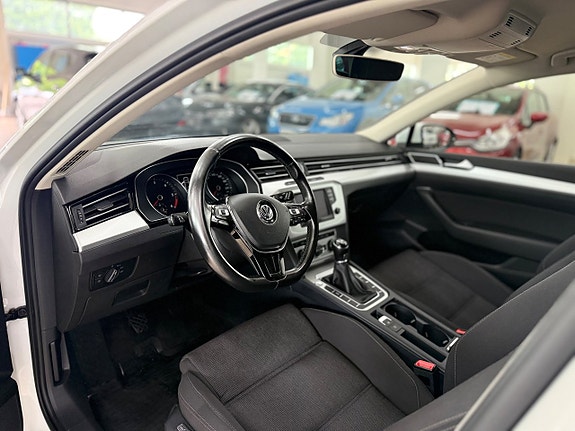 Volkswagen Passat 7 of 24