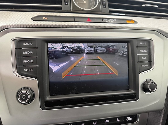 Volkswagen Passat 11 of 24