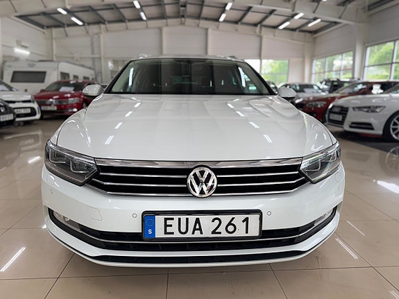 Volkswagen Passat 2 of 5