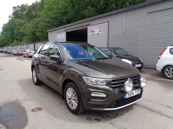 Volkswagen T-Roc 3 of 5