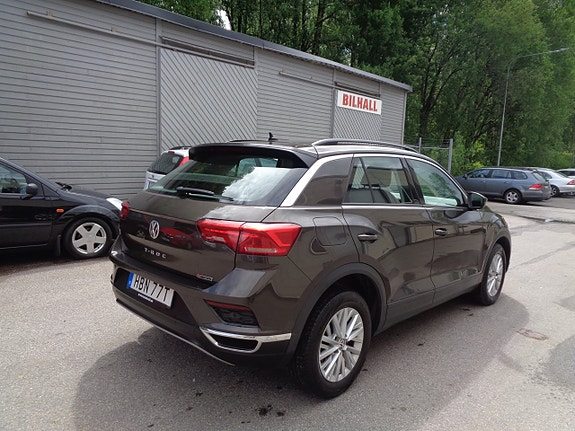 Volkswagen T-Roc 4 of 5