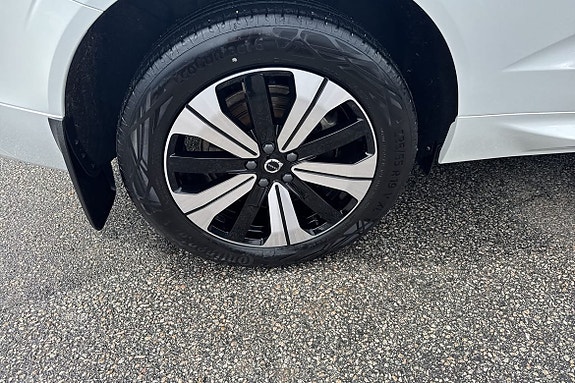 Volvo XC60 10 of 24