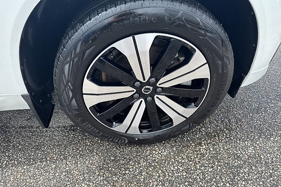 Volvo XC60 11 of 24