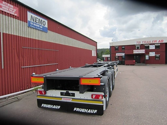 Fruehauf Containerchassi 34 ton 20' mitt + 30 mitt 40 conta 8 of 8