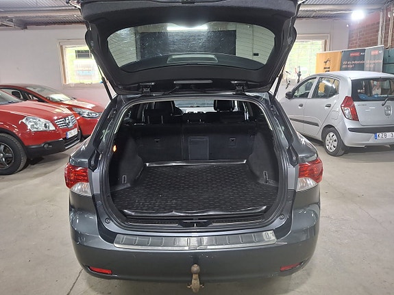 Toyota Avensis 11 of 14