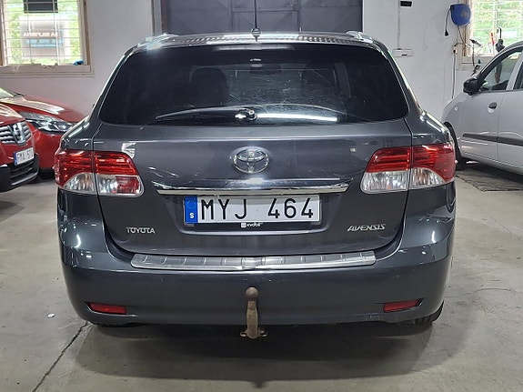 Toyota Avensis 5 of 5