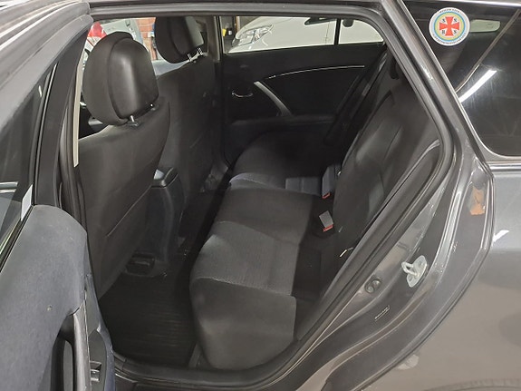 Toyota Avensis 9 of 14