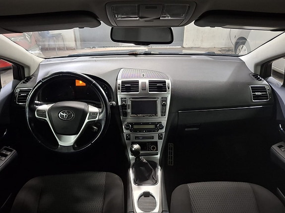 Toyota Avensis 12 of 14