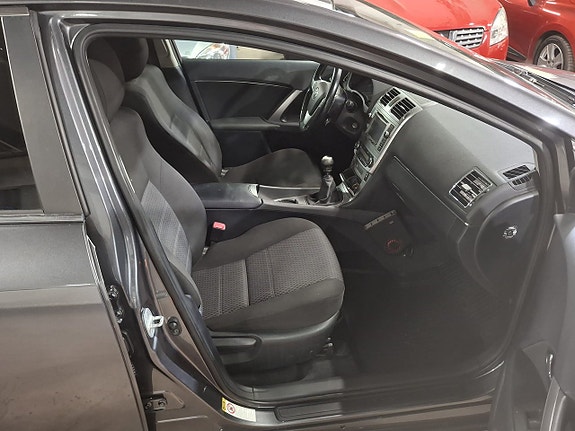 Toyota Avensis 7 of 14