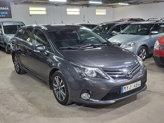 Toyota Avensis 2 of 5