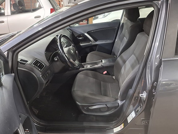 Toyota Avensis 8 of 14