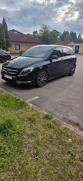 Mercedes-Benz B200 5 of 5