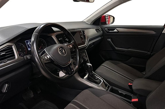 Volkswagen T-Roc 10 of 15
